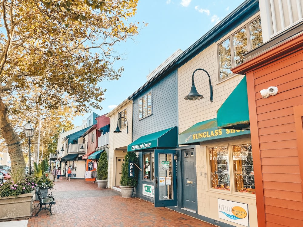 Things to Do in Newport, RI - Thames Street - Travel by Brit