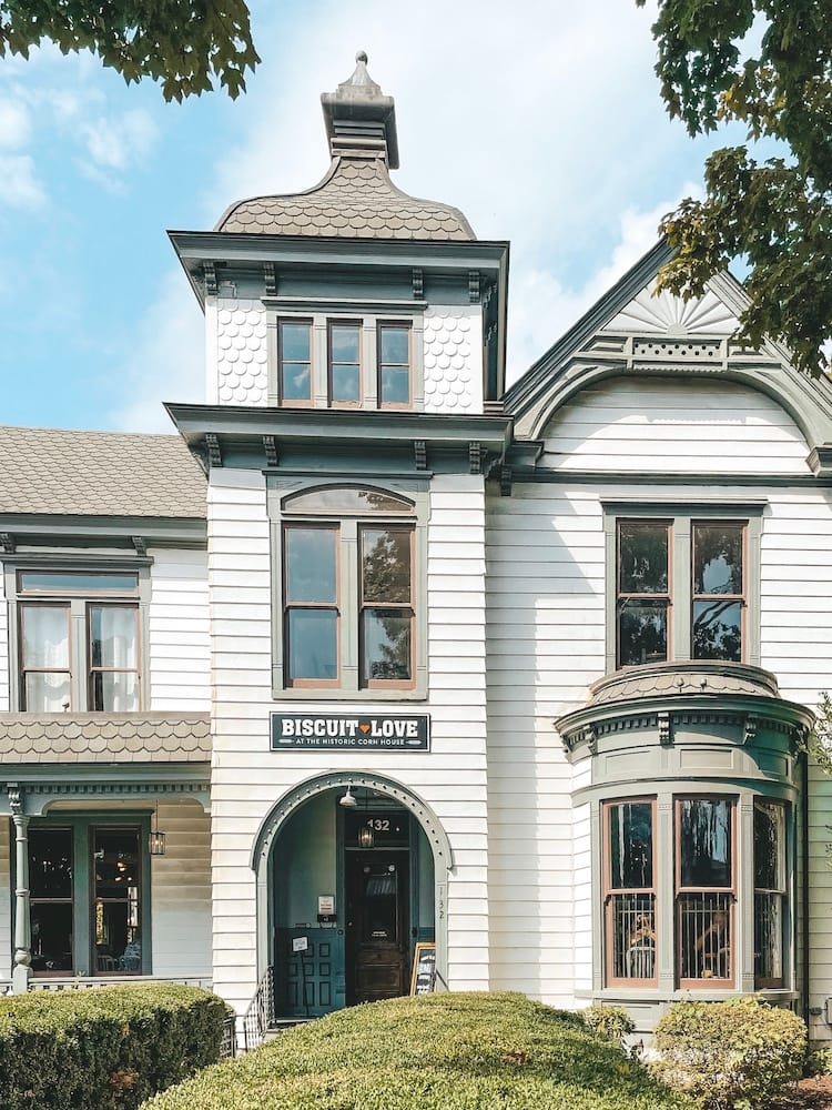 Biscuit Love in an old Victorian building in Franklin